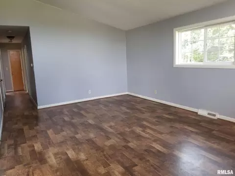 805 E Boyton St, Marion, IL 62959 photo 3