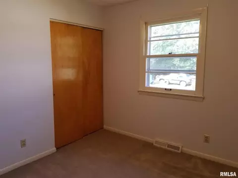 805 E Boyton St, Marion, IL 62959 photo 6