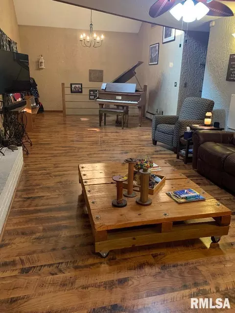 1150 Byars Rd, Centralia, IL 62801 photo 15