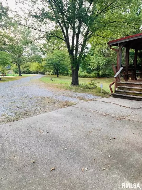 1150 Byars Rd, Centralia, IL 62801 photo 4