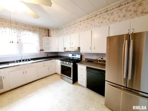 900 S Maple St, Centralia, IL 62801 photo 11