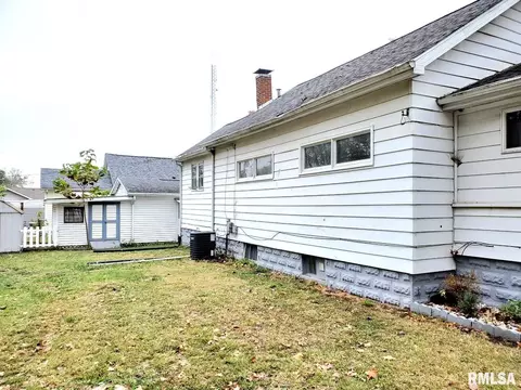 900 S Maple St, Centralia, IL 62801 photo 7