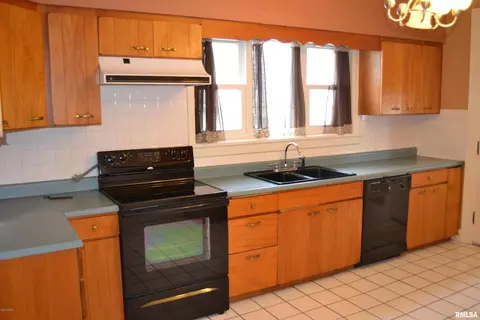 910 E 3rd St, Centralia, IL 62801 photo 10