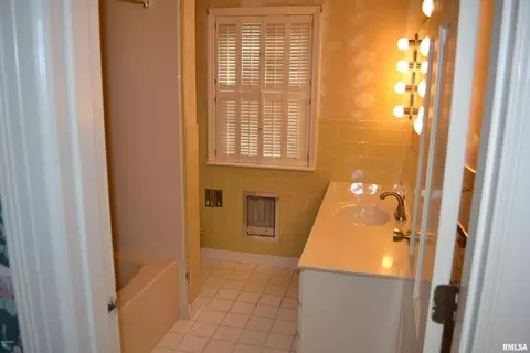 910 E 3rd St, Centralia, IL 62801 photo 16