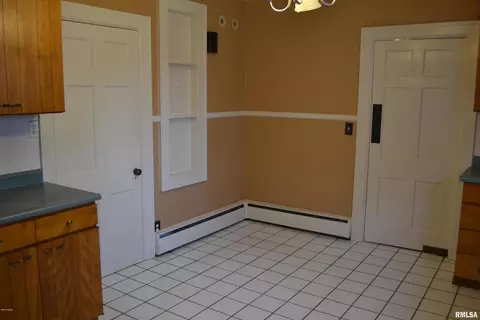 910 E 3rd St, Centralia, IL 62801 photo 12