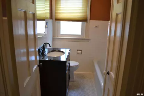 910 E 3rd St, Centralia, IL 62801 photo 14