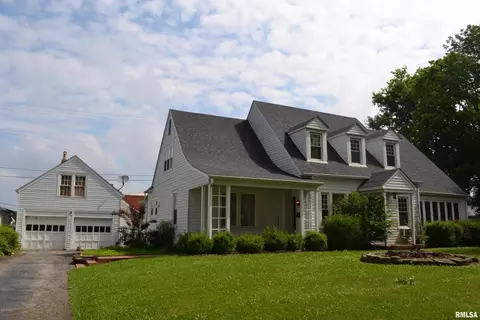 910 E 3rd St, Centralia, IL 62801 photo 2