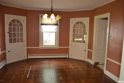 910 E 3rd St, Centralia, IL 62801 photo 9