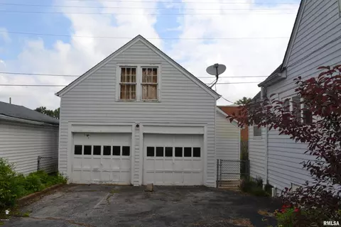 910 E 3rd St, Centralia, IL 62801 photo 3