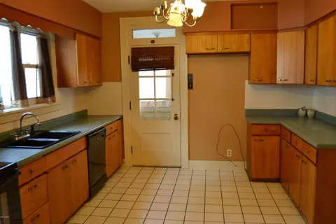 910 E 3rd St, Centralia, IL 62801 photo 11