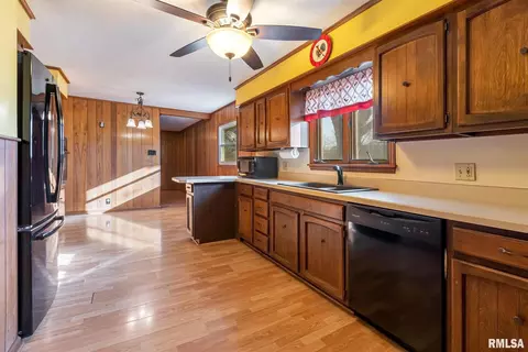 520 N 7th St, Herrin, IL 62948 photo 9