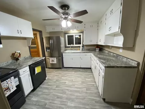20 Mitchell, Centralia, IL 62801 photo 2