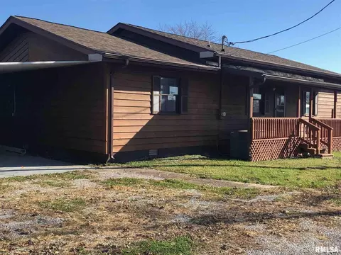 202 E 2nd St, Ina, IL 62846 photo 2