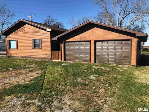 202 E 2nd St, Ina, IL 62846 photo 4