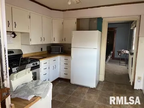 202 S Victor St, Christopher, IL 62822 photo 12