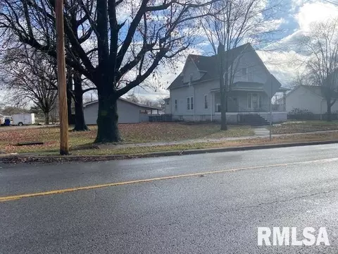 202 S Victor St, Christopher, IL 62822 photo 2
