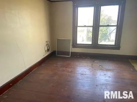 202 S Victor St, Christopher, IL 62822 photo 7