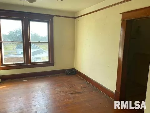 202 S Victor St, Christopher, IL 62822 photo 8