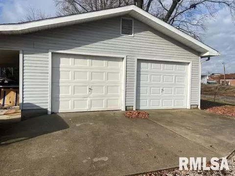 202 S Victor St, Christopher, IL 62822 photo 13