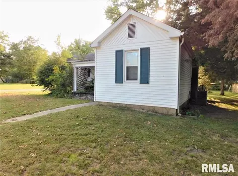 805 S 1st St, Benton, IL 62812 photo 2