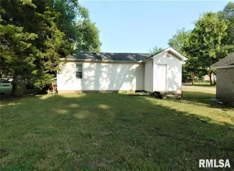 805 S 1st St, Benton, IL 62812 photo 7