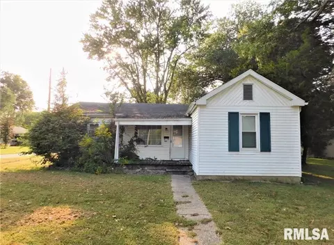 805 S 1st St, Benton, IL 62812 photo 1