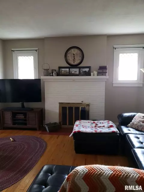 219 S Beech, Centralia, IL 62801 photo 2