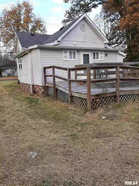 703 E 9th St, Johnston City, IL 62951 photo 5