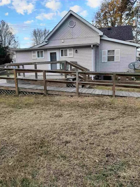 703 E 9th St, Johnston City, IL 62951 photo 4