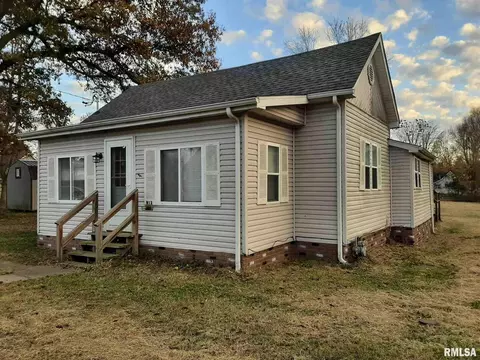 703 E 9th St, Johnston City, IL 62951 photo 1