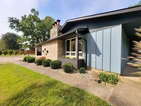 605 E Clark Trl, Herrin, IL 62948 photo 4