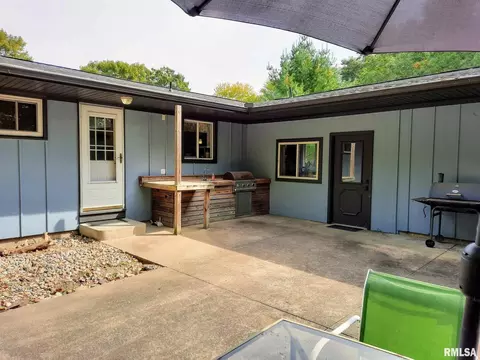 605 E Clark Trl, Herrin, IL 62948 photo 8
