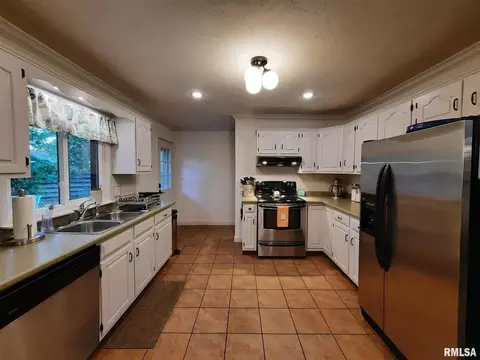605 E Clark Trl, Herrin, IL 62948 photo 15