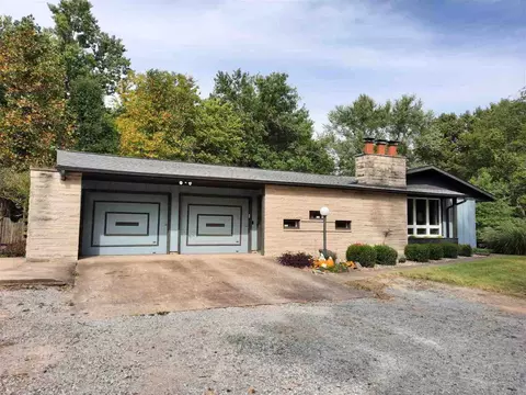 605 E Clark Trl, Herrin, IL 62948 photo 2