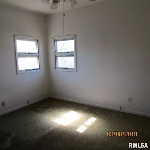 501 S Jesse St, Christopher, IL 62822 photo 4