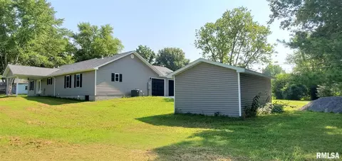 1009 Trolley St, Eldorado, IL 62930 photo 4