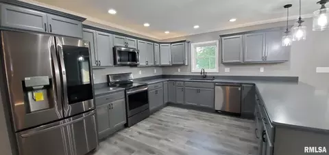 1009 Trolley St, Eldorado, IL 62930 photo 14