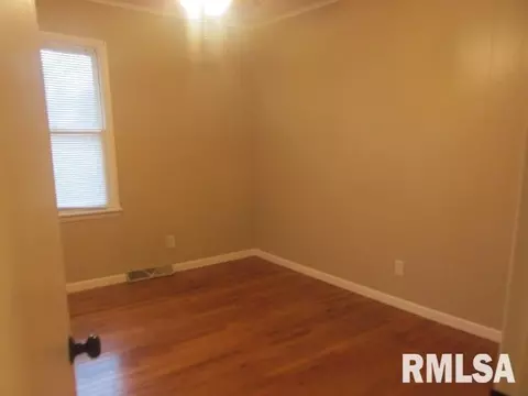 607 E Main St, Ridgway, IL 62979 photo 7