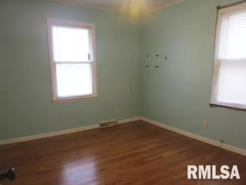 607 E Main St, Ridgway, IL 62979 photo 10