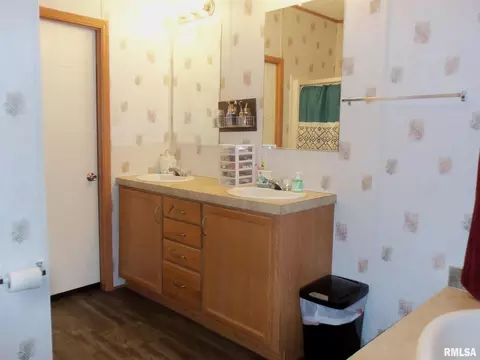 310 W 1st St, Ewing, IL 62836 photo 26