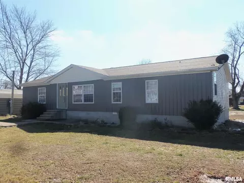 310 W 1st St, Ewing, IL 62836 photo 3