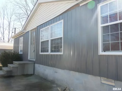 310 W 1st St, Ewing, IL 62836 photo 5