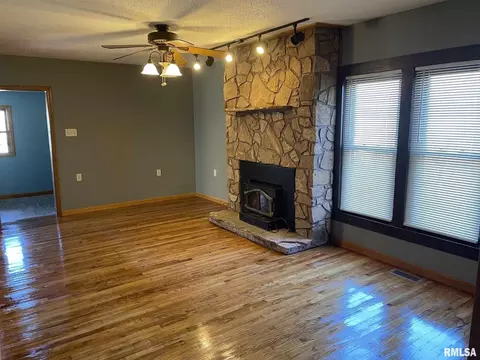 604 S 20th St, Herrin, IL 62948 photo 3