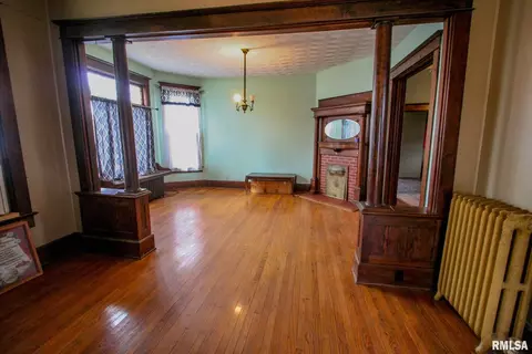 401 S Walnut St, Carmi, IL 62821 photo 4
