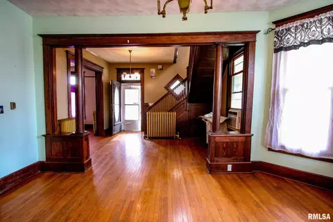 401 S Walnut St, Carmi, IL 62821 photo 3