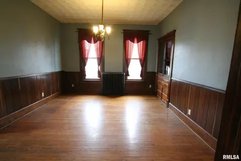 401 S Walnut St, Carmi, IL 62821 photo 6
