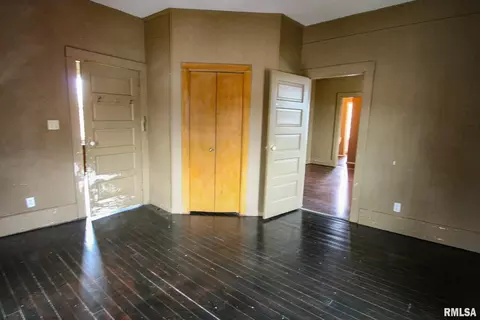 401 S Walnut St, Carmi, IL 62821 photo 13