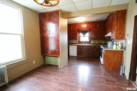 401 S Walnut St, Carmi, IL 62821 photo 7