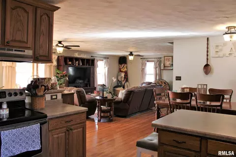 1210 S Maple Ave, Salem, IL 62881 photo 31
