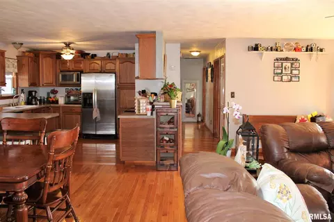 1210 S Maple Ave, Salem, IL 62881 photo 9